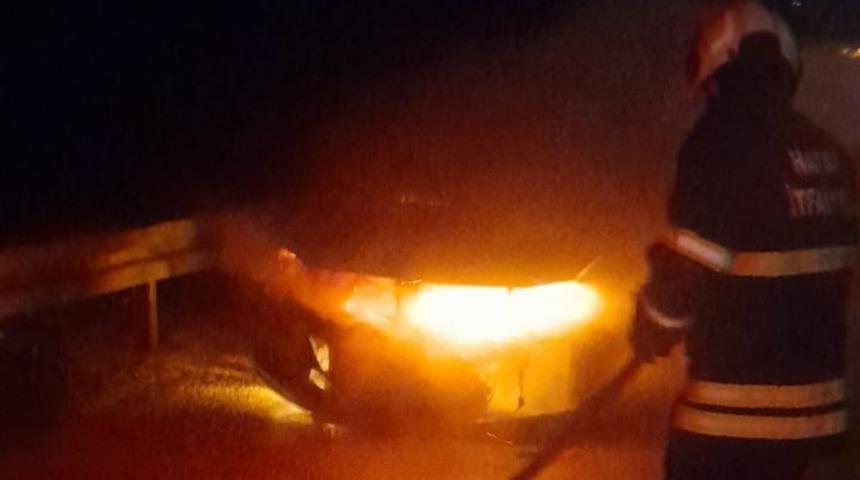 Altın&ouml;z&uuml;&rsquo;nde ara&ccedil; yangını