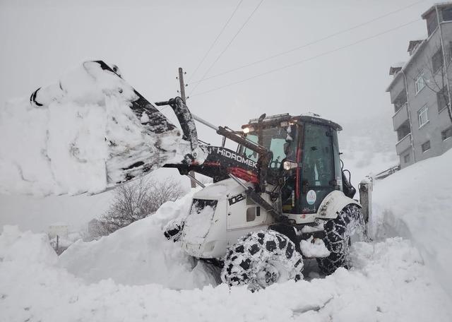 Ordu&rsquo;nun y&uuml;kseklerinde kar kalınlığı 2 metreye ulaştı 4