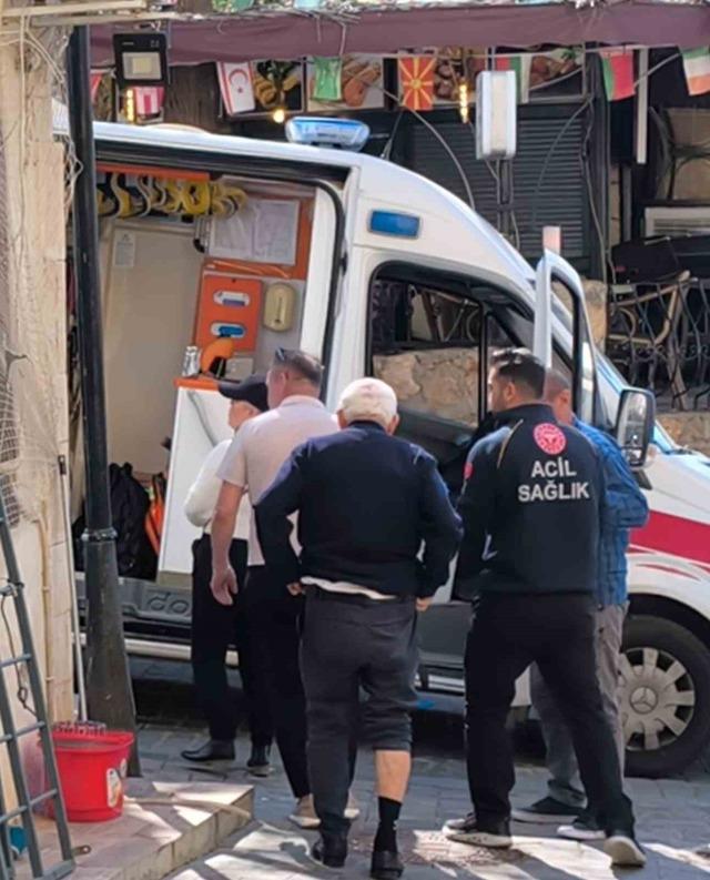 &rsquo;Neden video &ccedil;ekiyorsun&rsquo; tartışması kanlı bitti: 3 yaralı 11