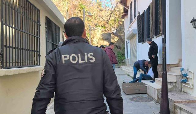 &rsquo;Neden video &ccedil;ekiyorsun&rsquo; tartışması kanlı bitti: 3 yaralı 4