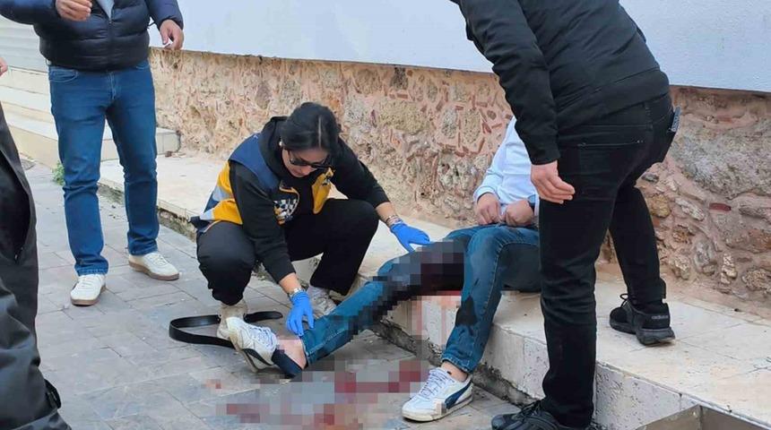 &rsquo;Neden video &ccedil;ekiyorsun&rsquo; tartışması kanlı bitti: 3 yaralı