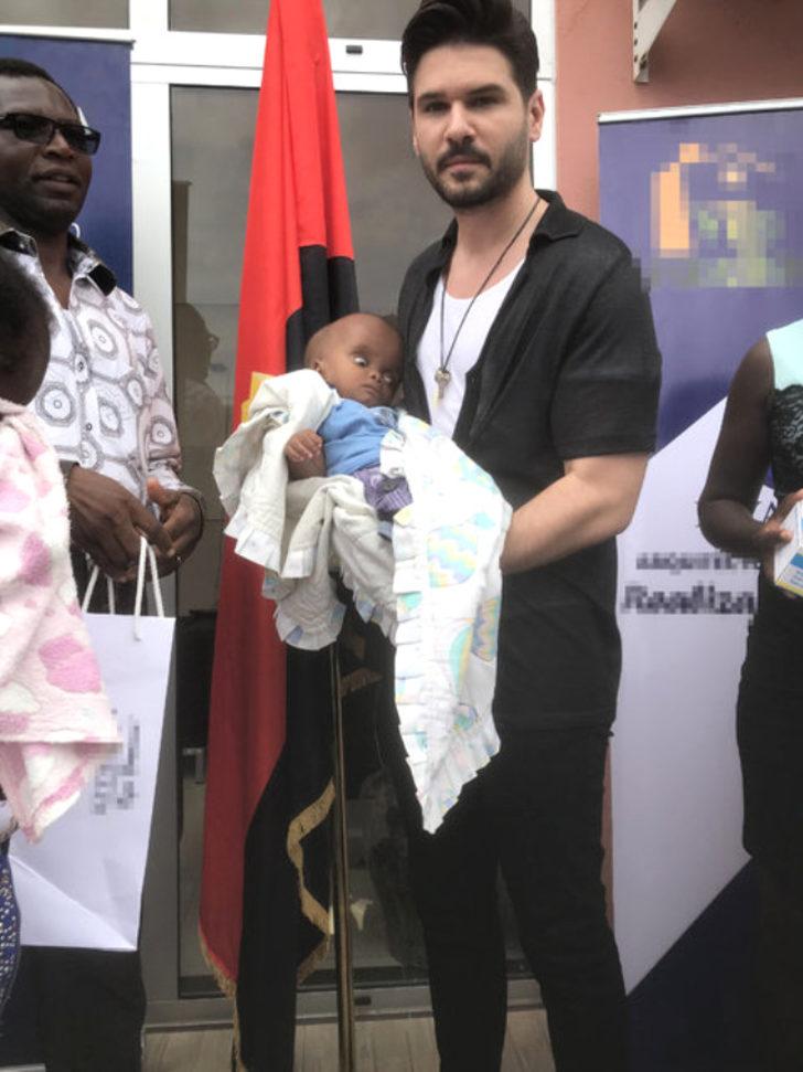 Ünlü oyuncu Tolgahan Sayışman Afrika'da izdiham yarattı G1