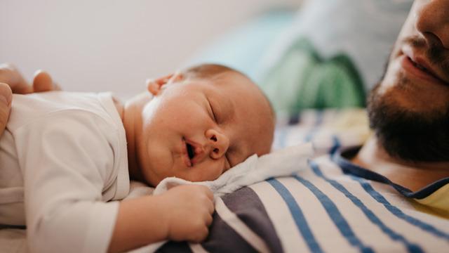 10 aylık bebeğini uykusunda ezdi! Kabus gibi gece