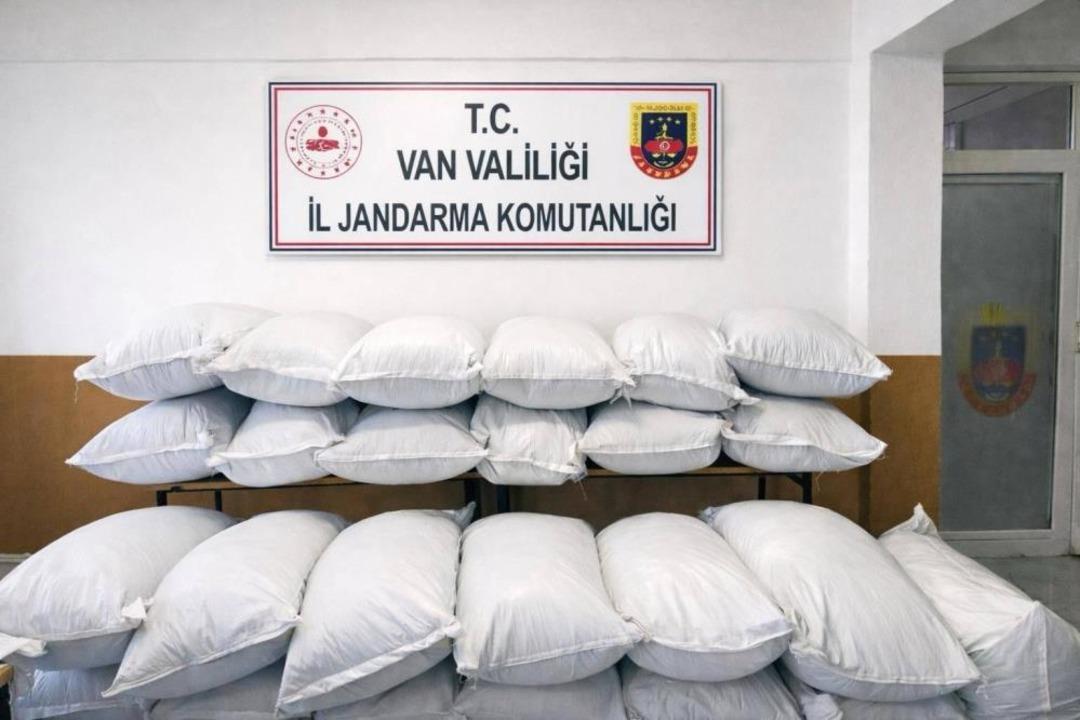 Van da 9 milyon 903 bin TL değerinde ka&ccedil;ak malzemeler ele ge&ccedil;irildi 1