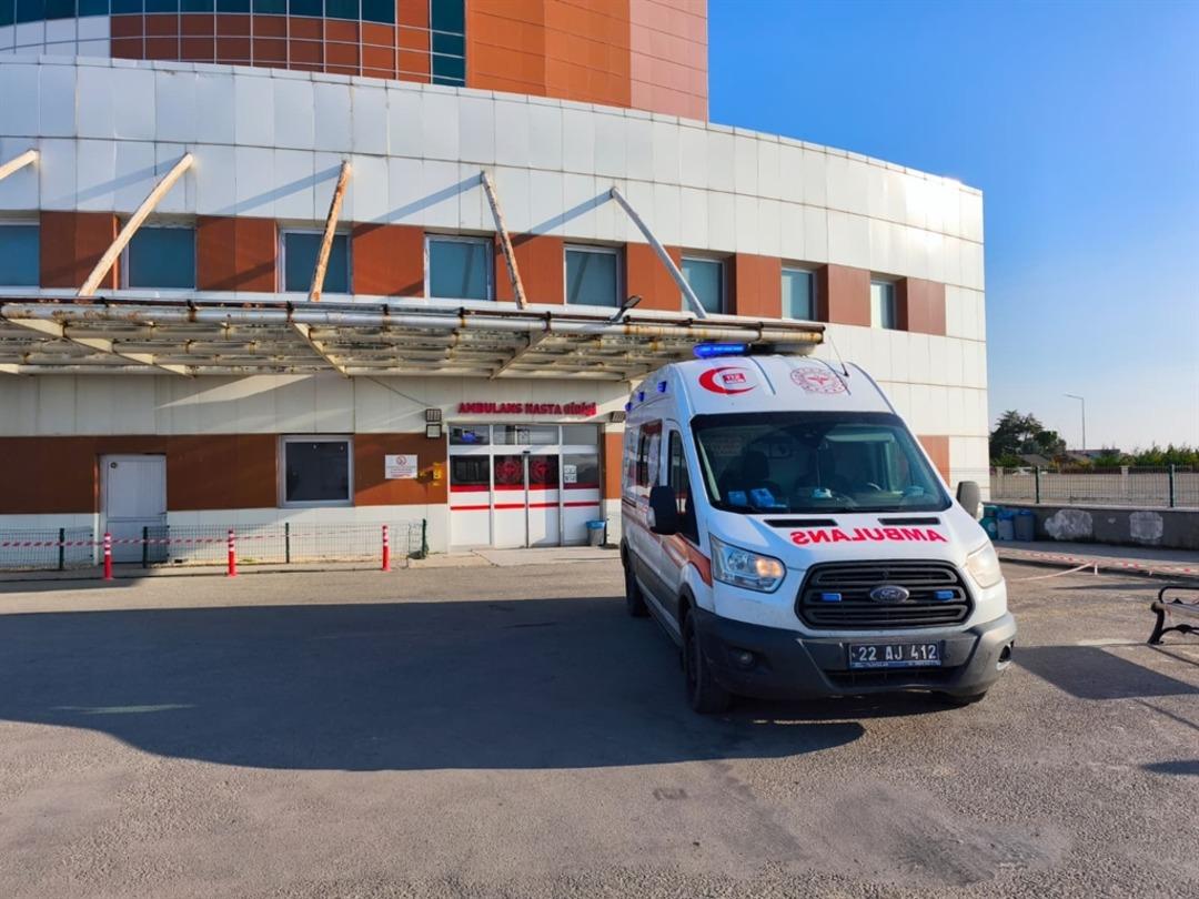 İki otomobil kavşakta &ccedil;arpıştı: 4 yaralı 1