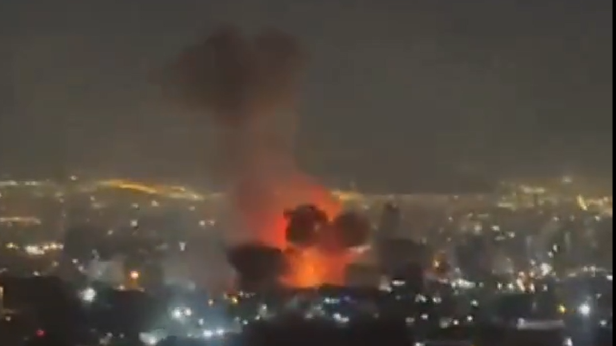 İran'ın başkenti Tahran'a yeni hava saldırısı! Uçak sesleri duyuldu, şiddetli patlamalar yaşandı - Dünya Haberleri