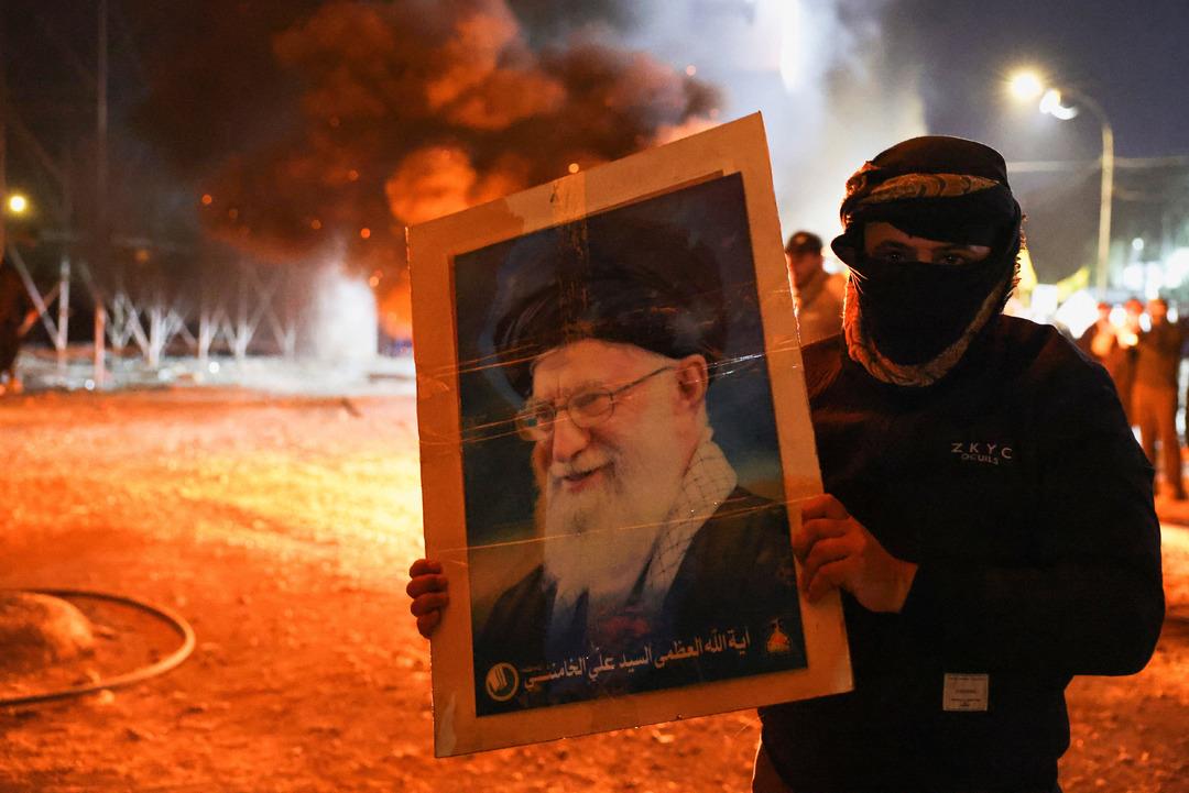 Bağdat sokakları karıştı! İran destek&ccedil;isi g&ouml;stericiler Yeşil B&ouml;lge ye girmeye &ccedil;alıştı 1