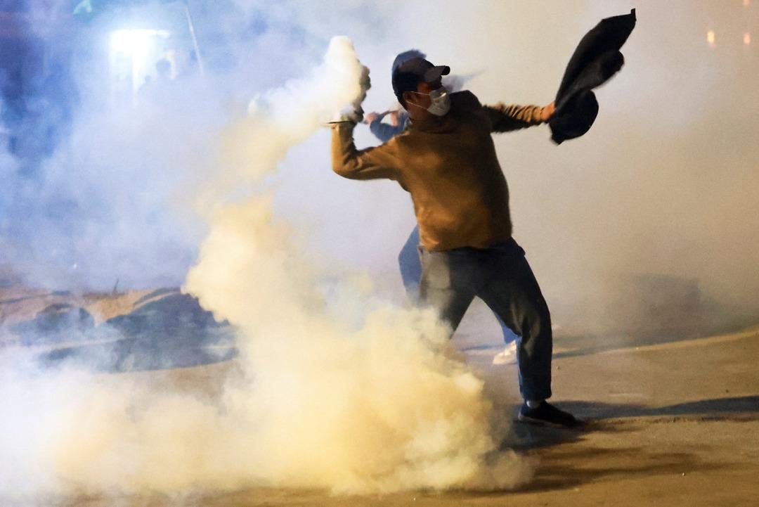 Bağdat sokakları karıştı! İran destek&ccedil;isi g&ouml;stericiler Yeşil B&ouml;lge ye girmeye &ccedil;alıştı 3