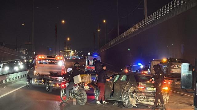 Kocaeli de zincirleme trafik kazasında 5 kişi yaralandı 1