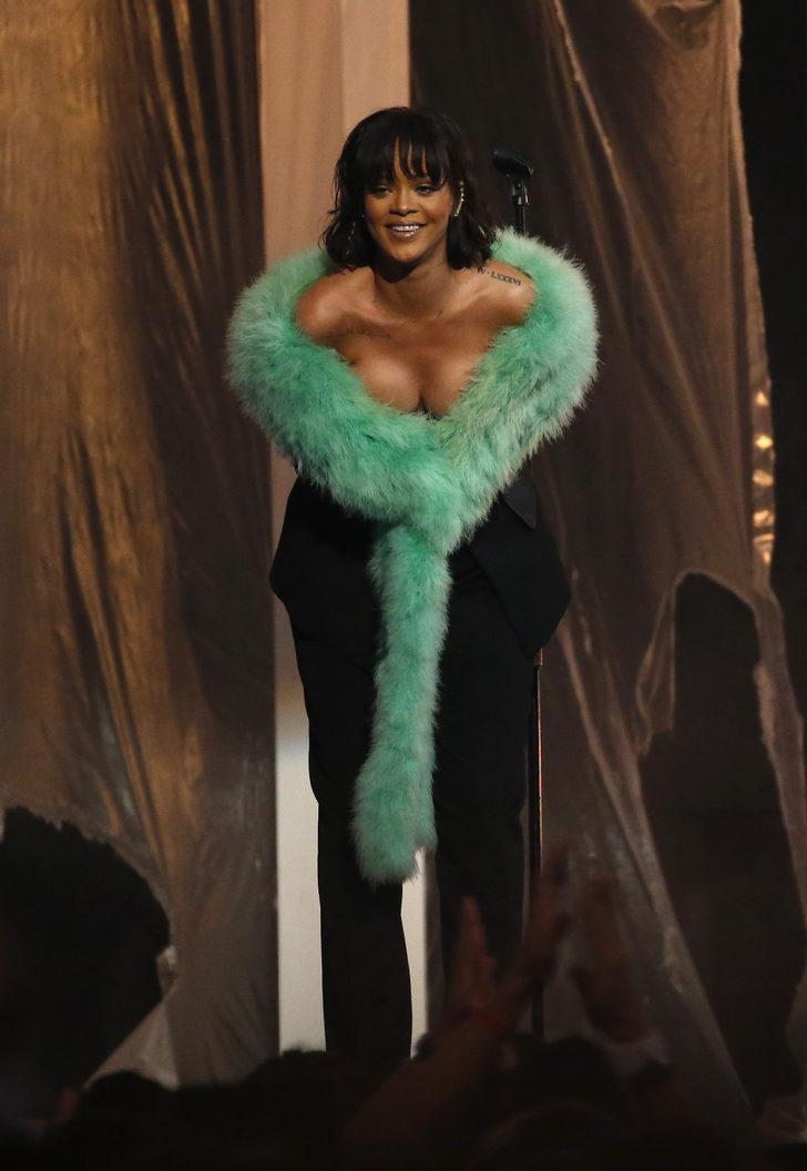 Joel Embiid yeniden Rihanna'ya yazdı G5