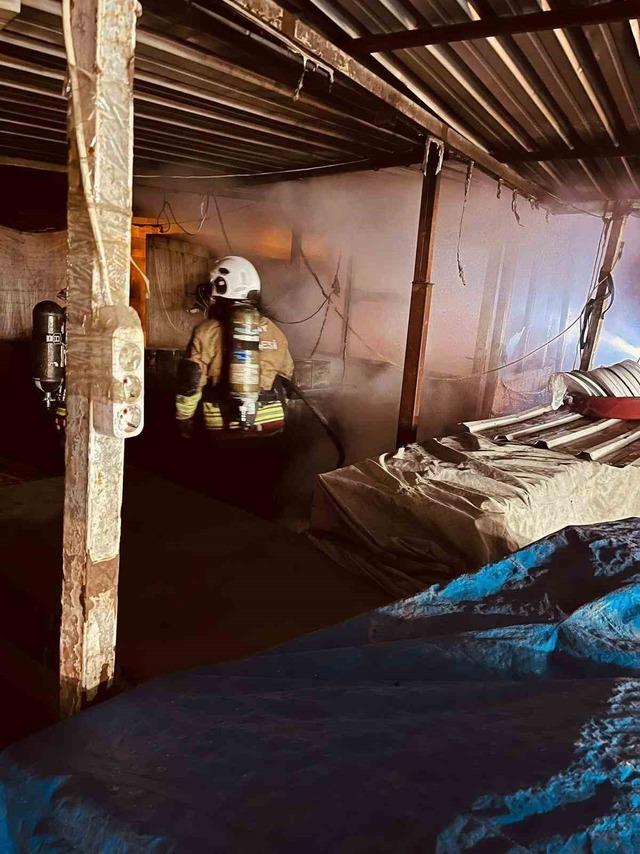 Antakya&rsquo;da iş yeri alevlere teslim oldu 4