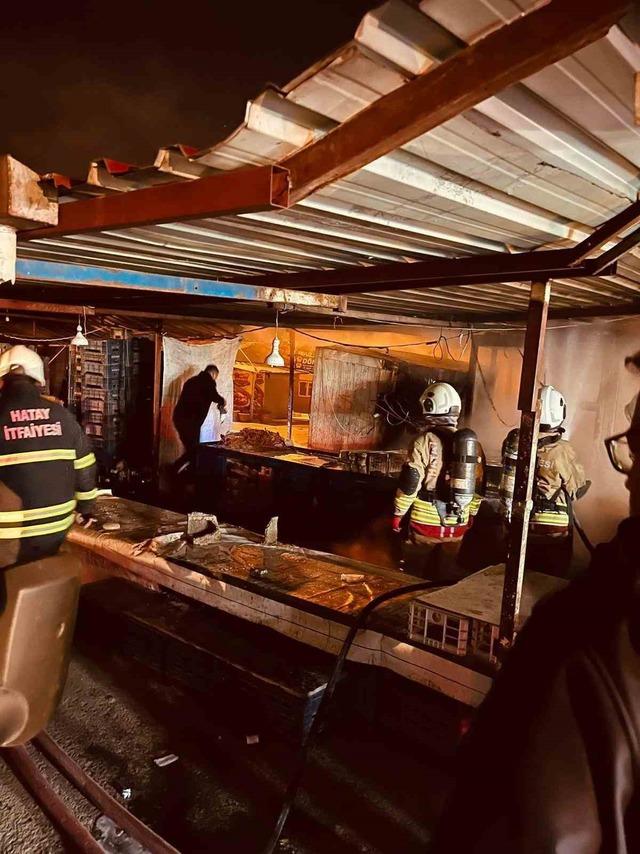 Antakya&rsquo;da iş yeri alevlere teslim oldu 3