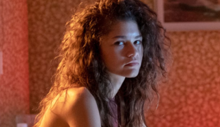 En yakını a&ccedil;ıkladı: Yakışıklı oyuncuyla gizlice evlendi