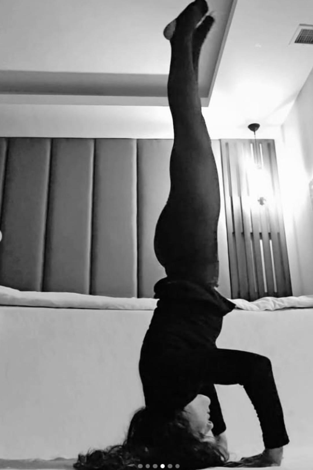 Uzak Şehir in Fidan ı ger&ccedil;ek hayatta bambaşka! İlkay Kayku dan yoga pozları 2