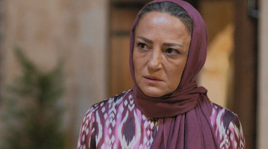 Uzak Şehir'in Fidan'ı ger&ccedil;ek hayatta bambaşka! İlkay Kayku'dan yoga pozları