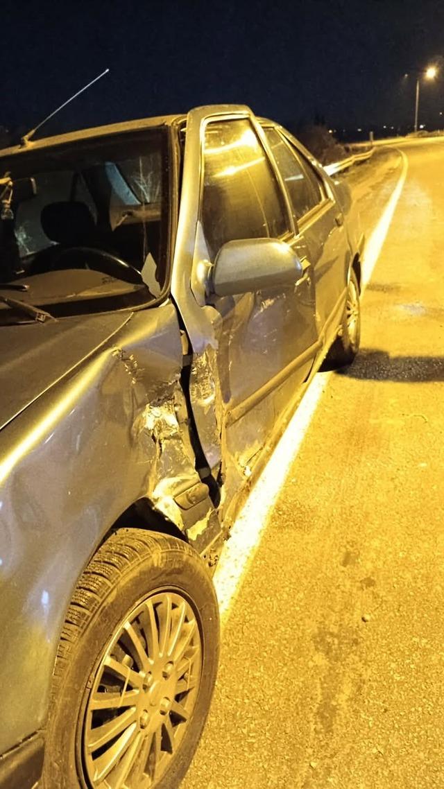 Buldan&rsquo;da iki otomobil kavşakta &ccedil;arpıştı! 1 yaralı 1