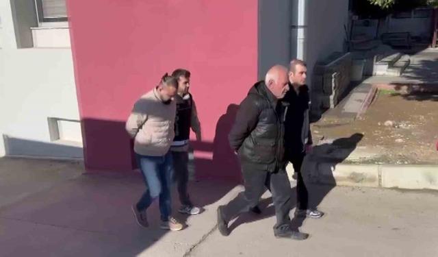 Kamyonetten 4 milyon 500 bin ka&ccedil;ak makaron &ccedil;ıktı 3