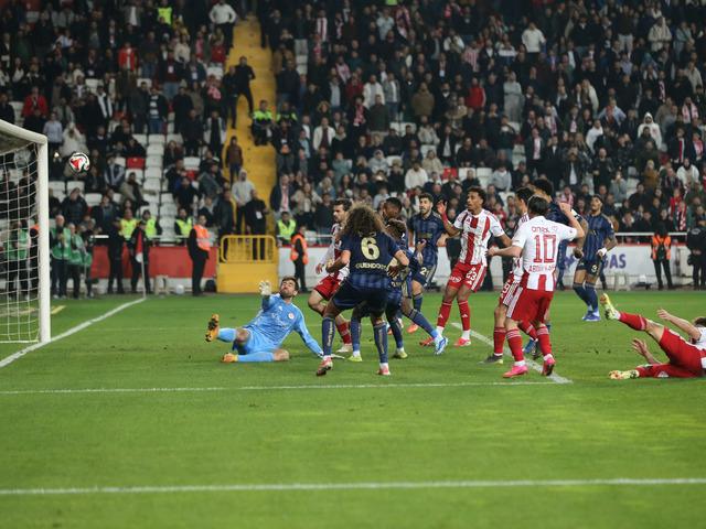 TFF ve MHK'ya seslendiler! Fenerbah&ccedil;e'den sert tepki: "Karşısındayız"