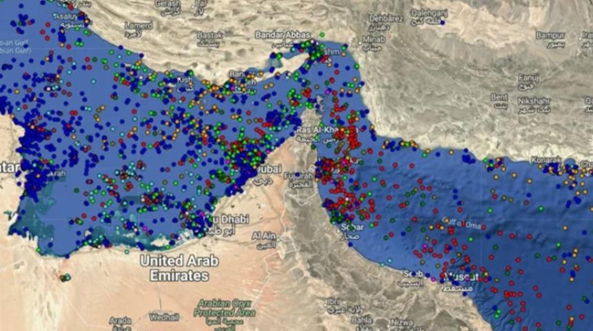 H&uuml;rm&uuml;z Boğazı&rsquo;nda yoğun trafik: 700&rsquo;den fazla gemi bekliyor! Y&uuml;zde 86&rsquo;lık kayıp