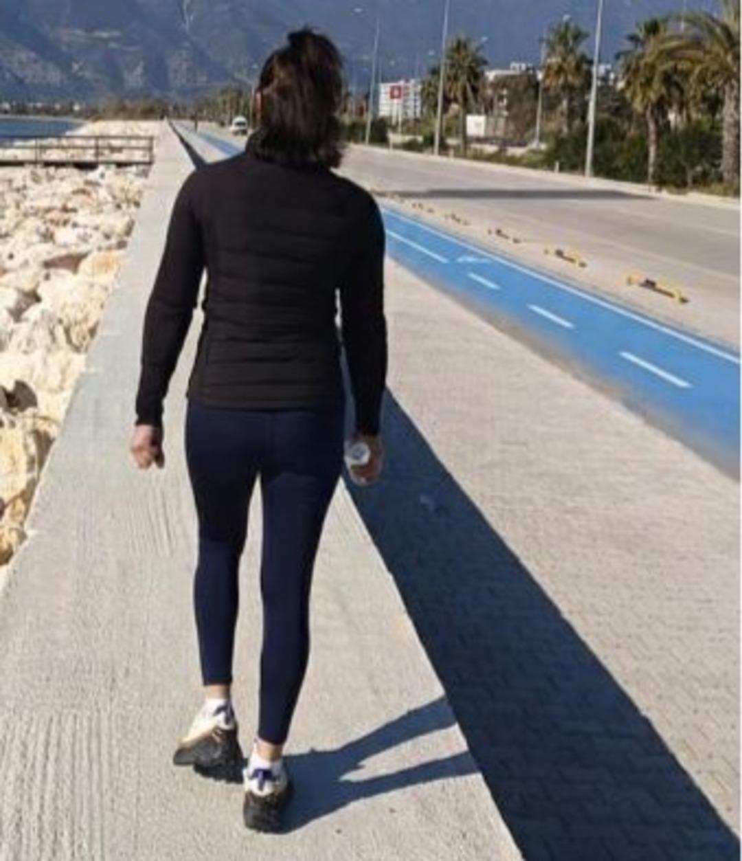 İş yerinde korkun&ccedil; kurallar! Tayt zorunluluğu iddiasına tazminat davası a&ccedil;tı 1