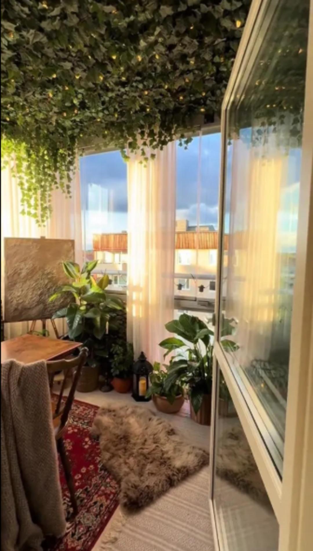 Uygun fiyatlı dokunuşla balkonu seraya &ccedil;evirdi! Siz de evinizde uygulayabilirsiniz 1