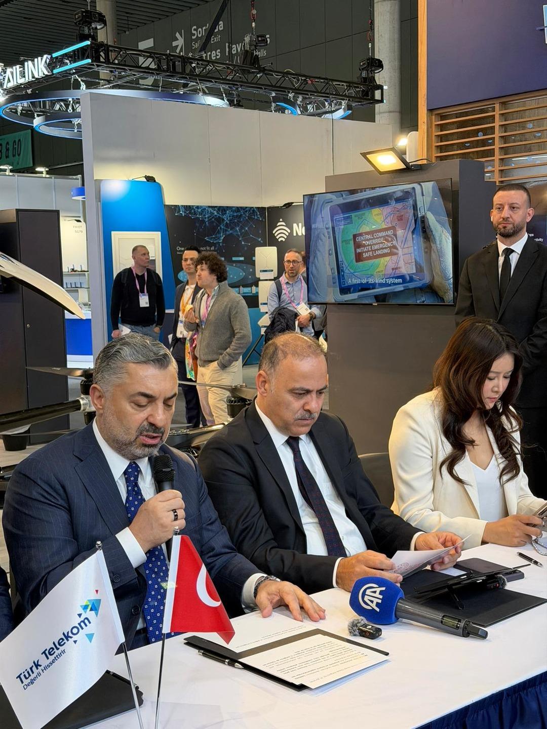 T&uuml;rk Telekom dan MWC 2026 da dikkat &ccedil;eken iş birliği: Hava ulaşımında yeni d&ouml;nem başlıyor! CEO Ebubekir Şahin: "&Uuml;lkemizin y&uuml;ksek teknoloji ihra&ccedil; etme hedefine &ouml;nc&uuml;l&uuml;k ediyoruz&rdquo;  2