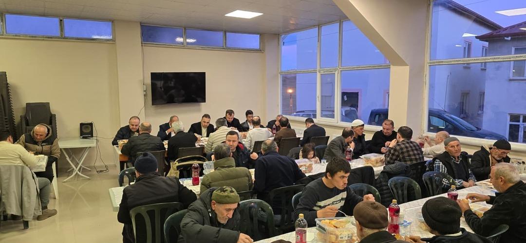 6 yıldır s&uuml;ren gelenek: Bu mahallede evlerde iftar yapılmıyor 1