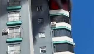 Yangın sırasında taşkınlık yapanları polis havaya ateş a&ccedil;arak dağıttı