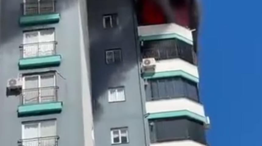 Yangın sırasında taşkınlık yapanları polis havaya ateş a&ccedil;arak dağıttı