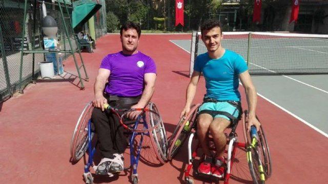 Bartın Belediyesi tenis takımı İzmir’de yarı finale yükseldi
