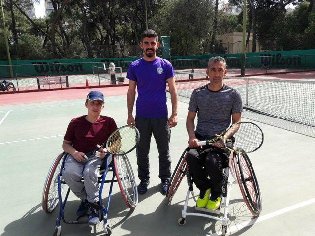 Bartın Belediyesi tenis takımı İzmir’de yarı finale yükseldi