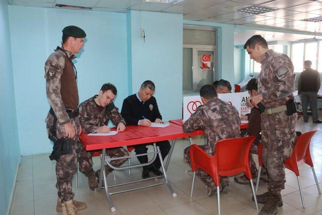 Şehitler için kurbanlar kesilip kan bağışı yapıldı