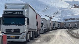 Türkiye-İran sınır kapısında 2 kilometrelik tır kuyruğu oluştu