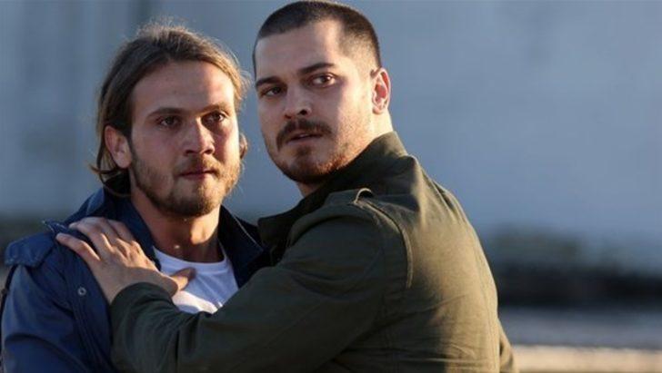 Show TV'nin final yapan fenomen dizisi İçerde'de iki kardeşi canlandıran Çağatay Ulusoy ile Aras Bulut İynemli'nin gerçek hayattaki kardeşlerini gördünüz mü?