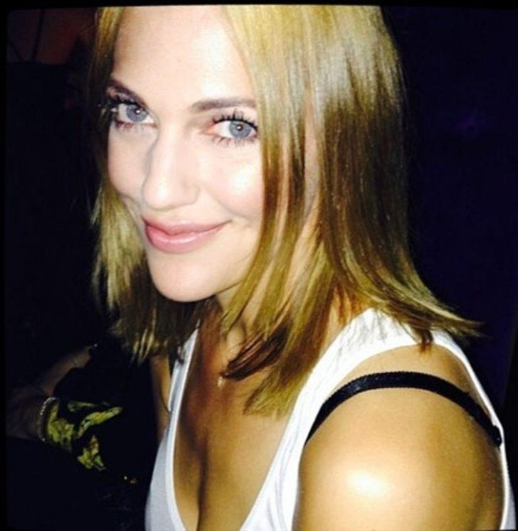 İçinde bulunduğumuz ayın ilk günlerinde Alp Özcan’la olan ilişkisini sonlandıran Meryem Uzerli, şimdilik yeni projeler için beklemede olsa da hayranlarının özlemlerini gidermek adına zaman zaman paylaşımlarda bulunuyor.