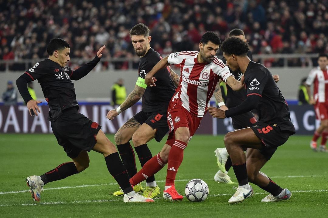 "Vatanım Tehlikede" diyerek harekete ge&ccedil;ti! &Uuml;nl&uuml; futbolcudan savaş kararı 1