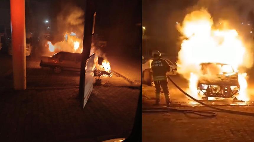 Park halindeki ara&ccedil; alev alev yandı