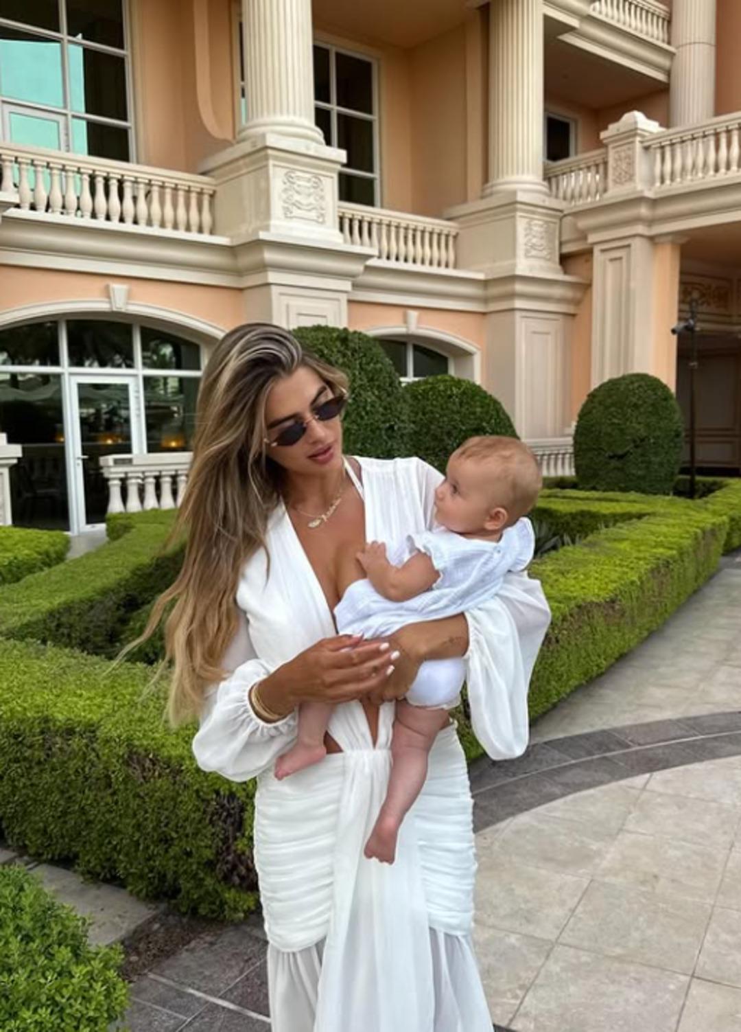 Ünlü model Dubai deki evinde sığınak aradı! Bulamayınca... 3