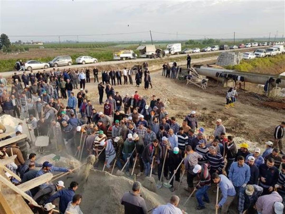 Yer: Adana! Haberi alan y&uuml;zlerce k&ouml;yl&uuml; oraya geldi
