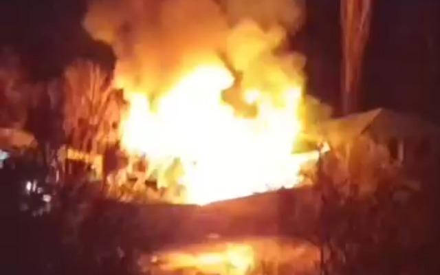 Saimbeyli’de alev alev yanan ev kullanılamaz hale geldi 1