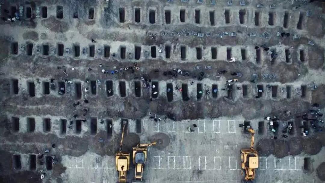 168 kız &ccedil;ocuğu i&ccedil;in İran da kitlesel cenaze t&ouml;reni! ABD ve İsrail okulu vurmuştu...  İntikam  sloganları atılıyor 1