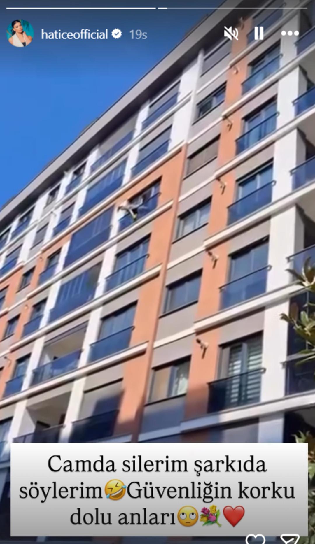 Hatice cam silerken komşuları korkuttu! "Ne yapıyorsun?" 1