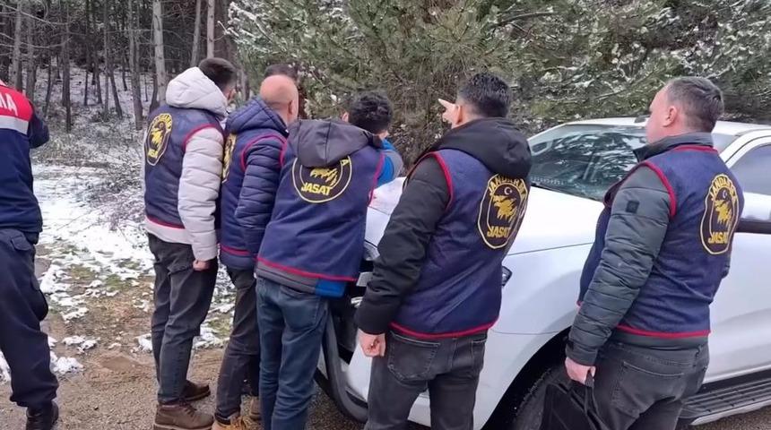 10 yıllık sırrı sigara izmariti &ccedil;&ouml;zd&uuml;... Ormanlık alanda bulunmuştu