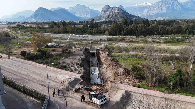 Konyaaltı&rsquo;nda yağışlara karşı 60 milyon TL&rsquo;lik yatırım!
