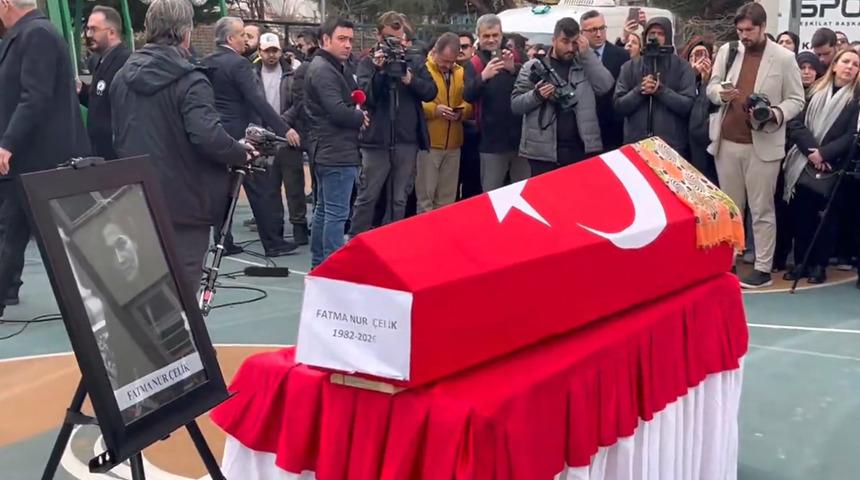 T&uuml;rkiye bu cinayeti konuştu! Fatma Nur &ouml;ğretmenin cenaze t&ouml;reni d&uuml;zenlendi