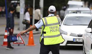 "Dur" ihtarına uymadı, pahalıya patladı! Polisten ka&ccedil;an s&uuml;r&uuml;c&uuml;ye 420 bin lira ceza