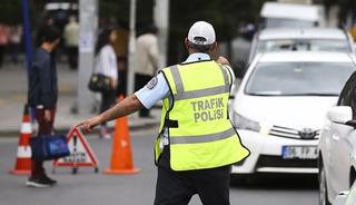 "Dur" ihtarına uymadı, pahalıya patladı! Polisten ka&ccedil;an s&uuml;r&uuml;c&uuml;ye 420 bin lira ceza