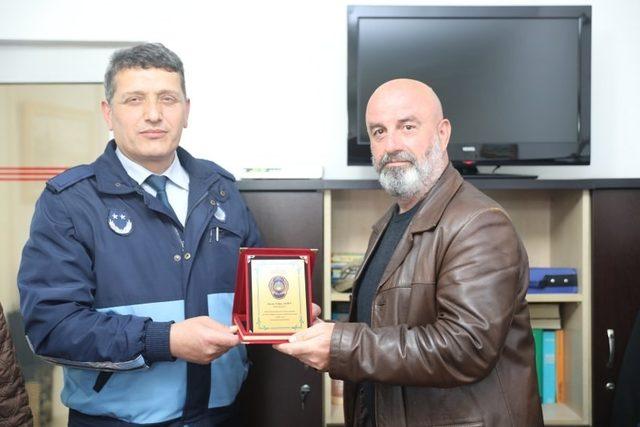 Emekli zabıta çalışanları plaketle ödüllendirildi