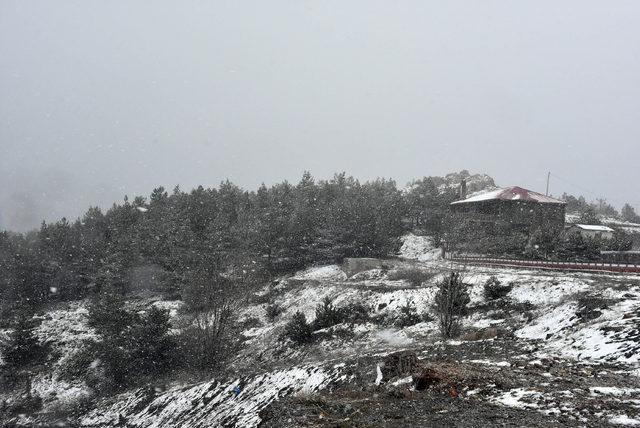 Sivas'ın yüksek kesimlerinde kar
