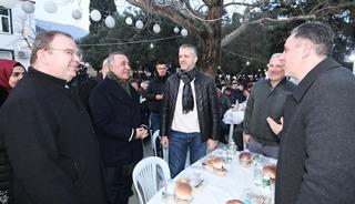 Sultangazi Belediyesi Ramazan sofrasını bu kez Yunanistan'ın İske&ccedil;e şehrinde kurdu!